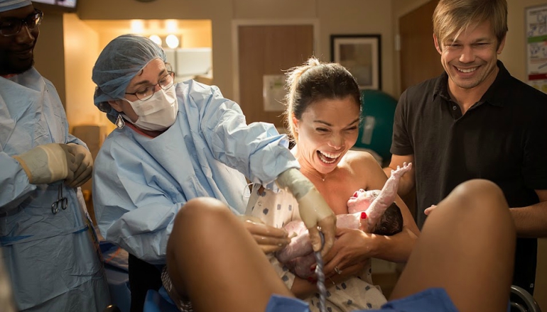 A Wonderful Moment: Mom Watching Her Baby Being Born via Surrogate