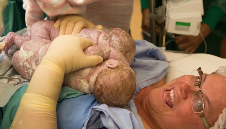 Incredible Moment: Mom Delivers Her Own Twins During C-Section