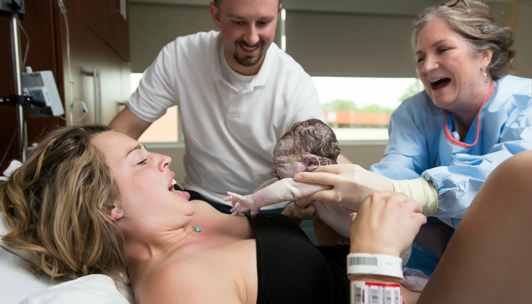 Just Seconds After Birth: Moms See Their Newborns for the Very First Time