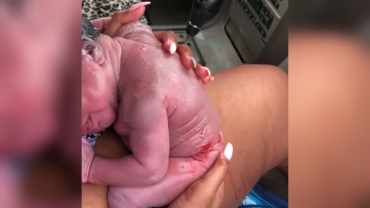 Mom Gives Birth to Baby in the Front Seat of A Car
