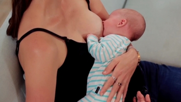 How to Breastfeed Using The Thompson Method?