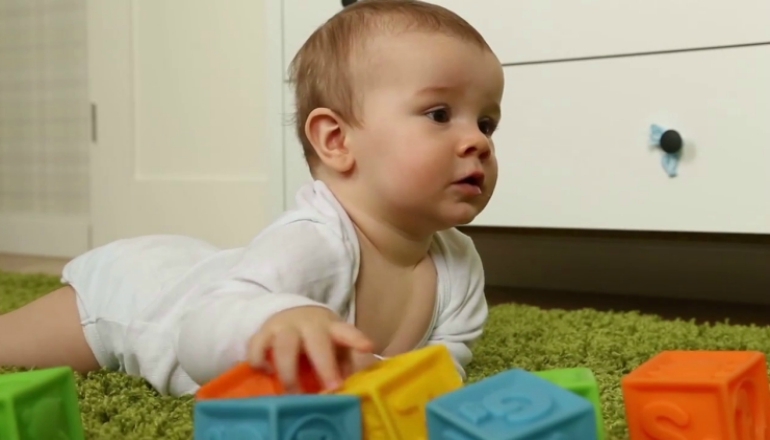 Developmental Milestones for Baby: Eighth Month