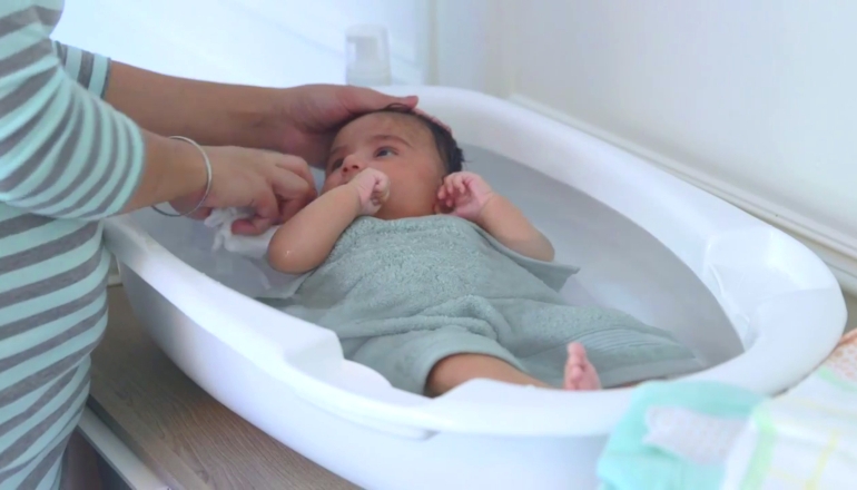 How to Give a Baby a Bath?