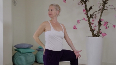 Prenatal Pilates: Forward Lunge with an Open Twist