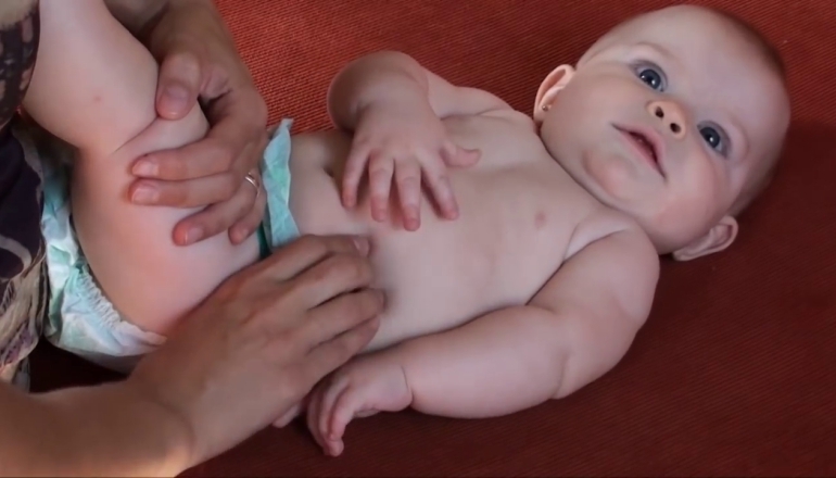 Baby Massage for Contipation: Shantala Tecniques