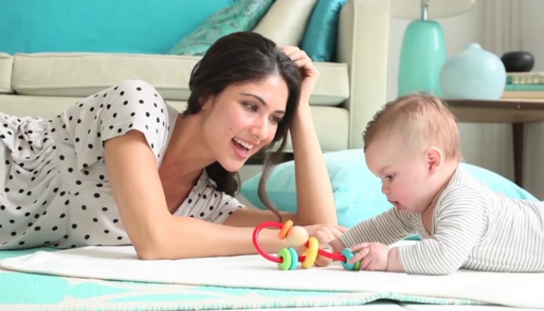 Developmental Milestones for Baby: Fourth Month