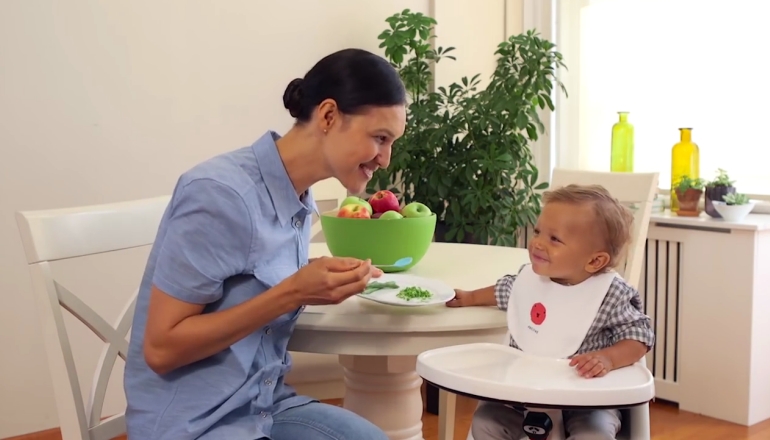 How to Introduce New Foods to Toddlers