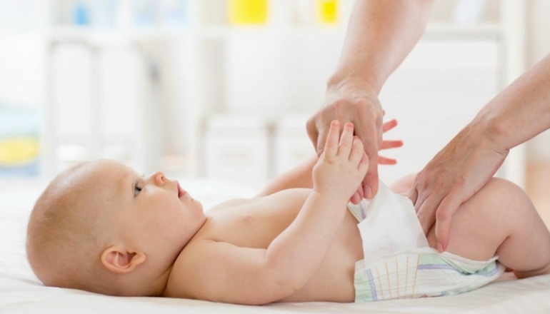 How to Safely Change Your Baby's Nappy