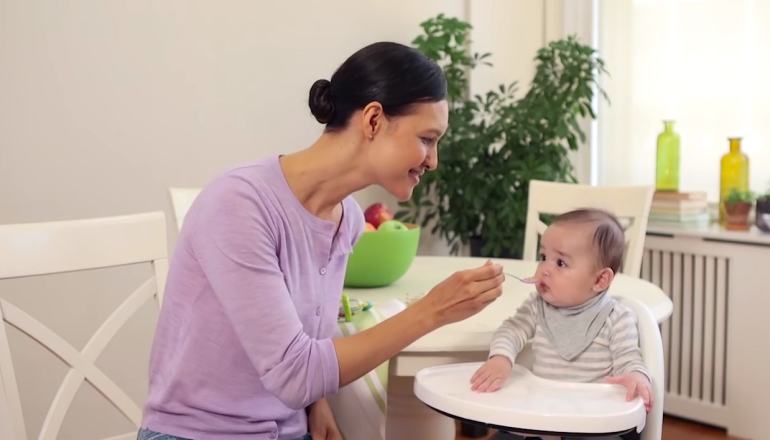 Introducing a Baby to Solid Foods