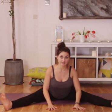 5 Key Safe and Practical Modifications for Pregnancy Yoga