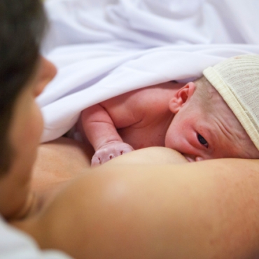 Natural Bonding with Baby During Childbirth