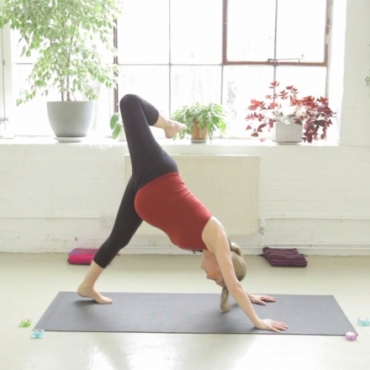 Pregnancy Yoga - Yoga for Hips and Lower Back Relief
